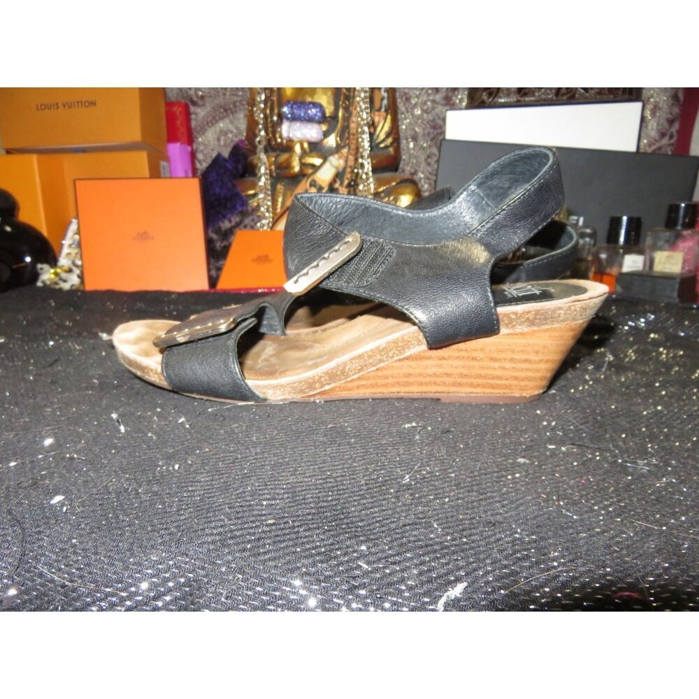 Sofft Black Leather Verdi Ankle Strap Wedge Sandals sz 9